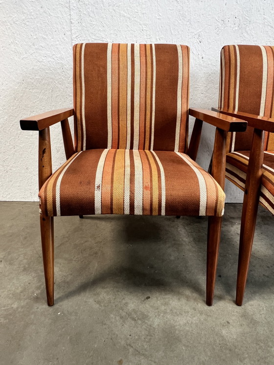 Image 1 of Deux fauteuils vintage en bois avec tissu rayé, 1970