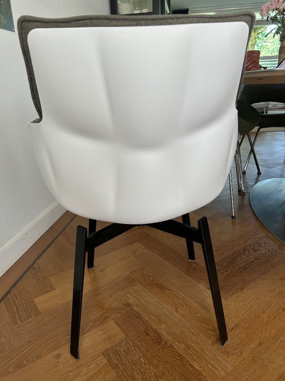 Image 1 of 2 prachtige B&B Italia Husk design stoelen