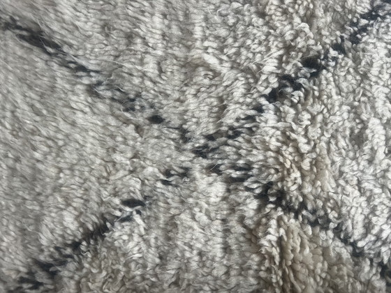 Image 1 of Beautiful hand-knotted Moroccan rug