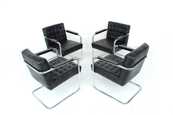 Image 1 of As new, Set of 4 Bauhaus Cantilever armchairs (Freischwinger) with premium leather and chromed tubular steel frame, 1a restored