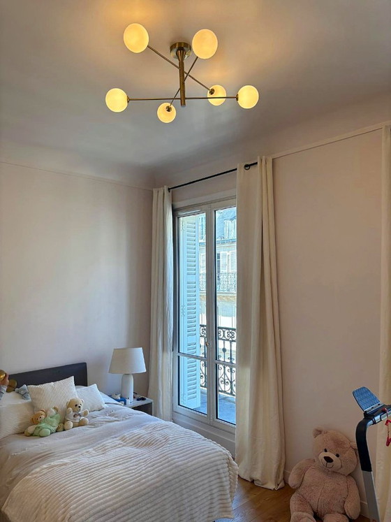 Lampadario Cassius 6 globi in vetro bianco e metallo dorato – Plafoniere, Marmo (photo 3 of 5)