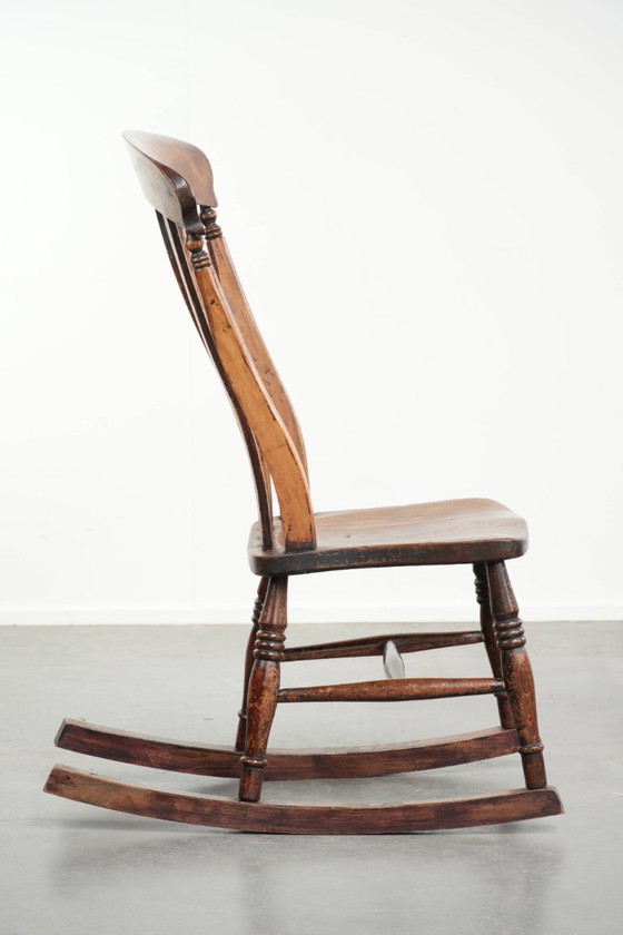 English oak Windsor rocking chair from the early 19th century with beautiful warm colors – Wood, Klassiek (photo 3 of 11)