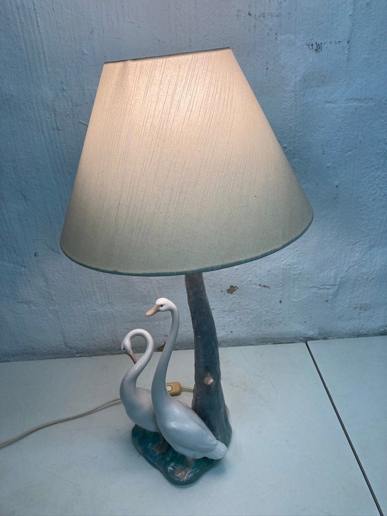 Image 1 of Lampada da tavolo scultorea in porcellana 2 cigni design Fulgencio Garcia per NAO