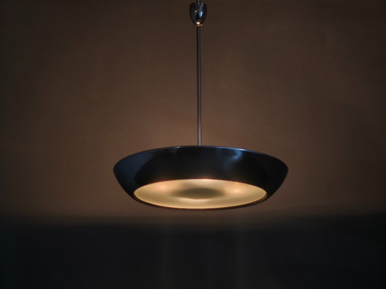 Image 1 of Lámpara de araña Bauhaus con forma de ovni, de Drupol, colgante de cristal cromado, década de 1940.