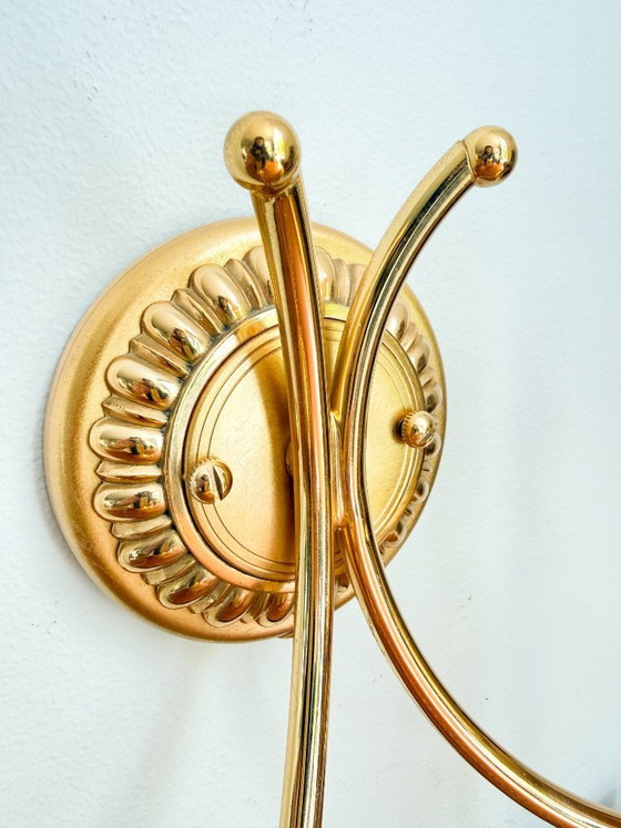 Image 1 of Paire d'appliques murales doubles vintage Gaetano Sciolari en laiton doré | Style Hollywood Regency, années 1960/70