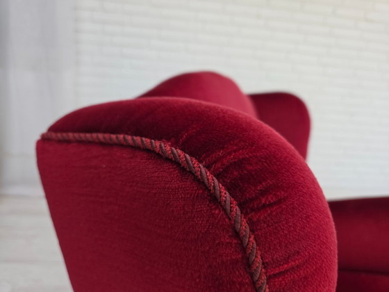 Image 1 of 1960s, fauteuil danois, velours rouge, pieds en hêtre.