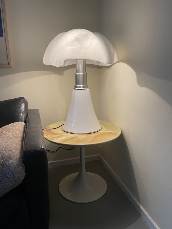 Image 1 of Bijzettafel mit Tulpen und Marmor-Look-Blatt