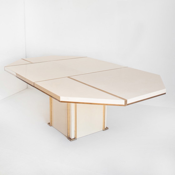 Image 1 of Mesa de comedor extensible, Jean-Claude Mahey, madera lacada y latón dorado, 70’s – Francia