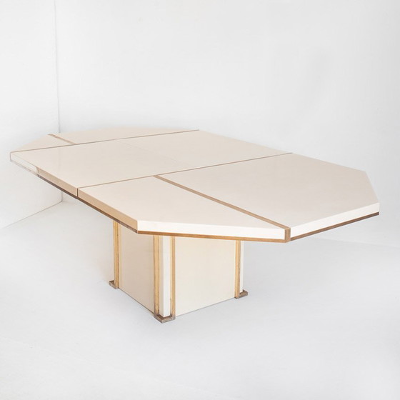 Image 1 of Mesa de comedor extensible, Jean-Claude Mahey, madera lacada y latón dorado, 70’s – Francia