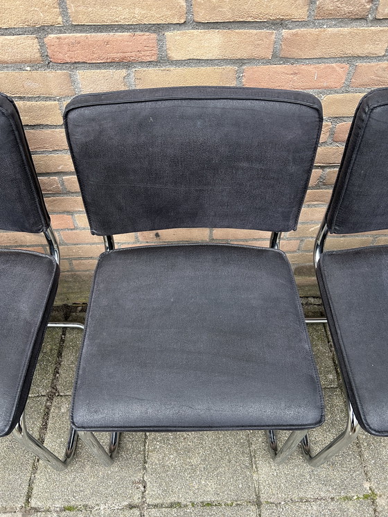 Image 1 of 6 sillas con aspecto de cuero y estructura tubular cromada