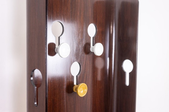 Image 1 of Carlo di Carli. Garderobenständer aus Palisanderfurnier. 1960er Jahre.