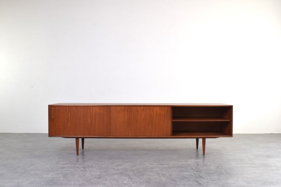 Image 1 of Dänisches Teak-Sideboard aus der Mitte des 20. Jahrhunderts, 1960er Jahre.