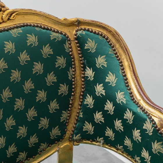 Image 1 of TWEE FAUTEUILS IN LOUIS XV-STIJL IN GOUD MET VINTAGE GROENE STOF