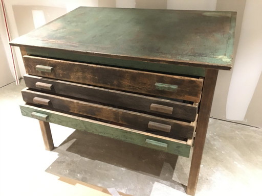 Scrivania con lettore di schede