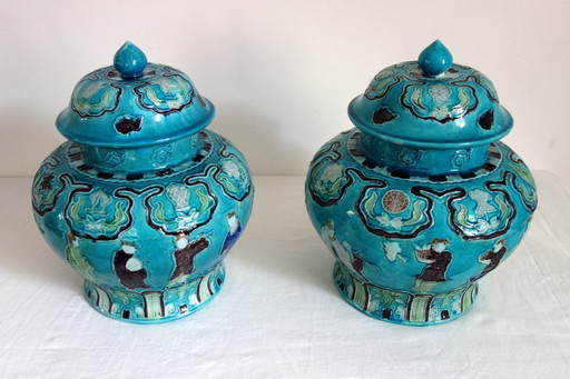 Paire de vases couverts en céramique, Chine, Milieu XXème