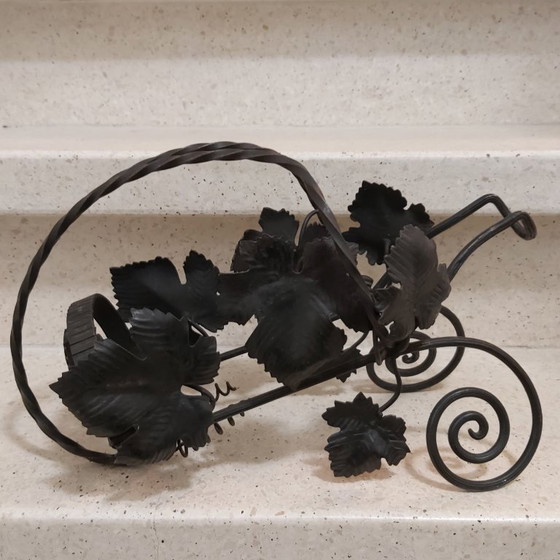 Image 1 of Prachtige flessenhouder in smeedijzer druivenblad uit Frankrijk 