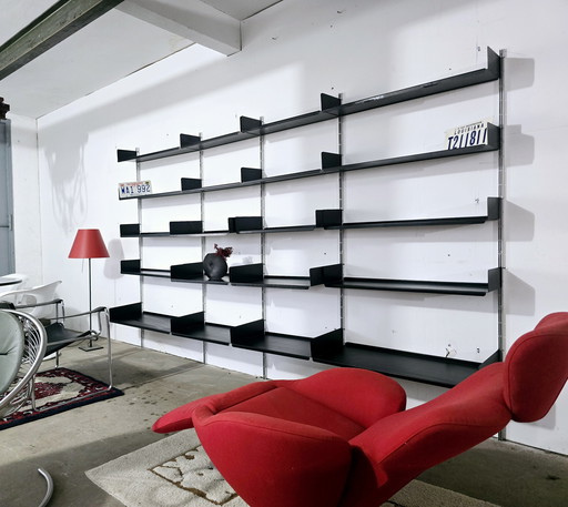 Dieter Rams Vitsoe wandrek uit de jaren 60/70, geschikt voor kantoor of studio, vintage stijl.
