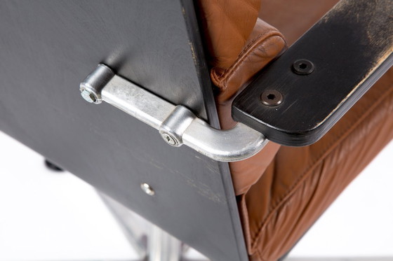 Image 1 of 4 Finse Yrjö Kukkapuro draaibare stoelen leer