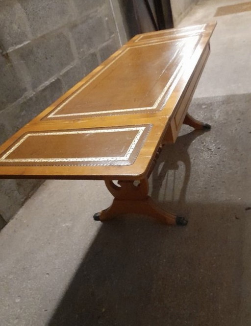 Extendable coffee table