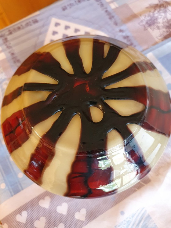 Böhmische Art-Deco-Vase aus opalweißem und rubinrotem Glas, ca. 1925–1935 – Glaskunst (photo 5 of 6)