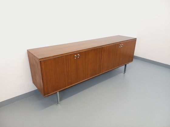 Image 1 of Vintage modern dressoir van palissanderhout en verchroomd metaal uit de jaren 60 en 70.
