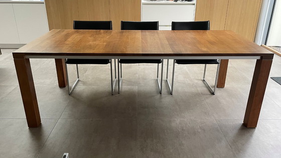 Image 1 of Leolux Vivre 573 walnut dining room table