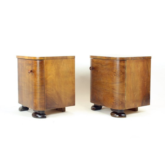 Image 1 of Minimalistische Art Deco nachtkastjes van walnootfineer, Tsjechoslowakije, jaren 1930