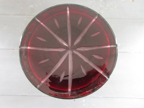 Image 1 of Jarrón antiguo de cristal rojo rubí de Bohemia