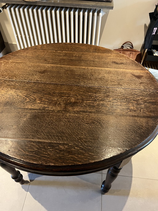 Antiker Esstisch aus Holz