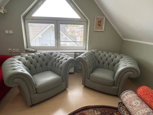 Een paar Italiaanse leren Chesterfield fauteuils van Polodivani – 2 zitsbanken, Leather