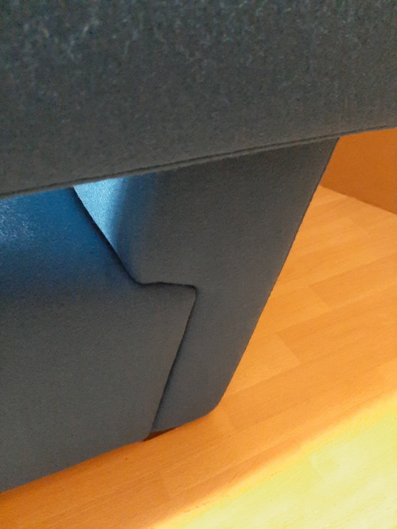 Image 1 of Cassina Utrecht 637, nueva, nunca usada, en tela de lana azul petróleo (serie 13L), costuras de caballo