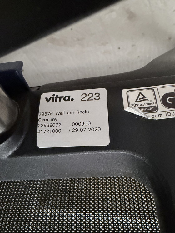 Image 1 of Chaise Vitra Physix Noire