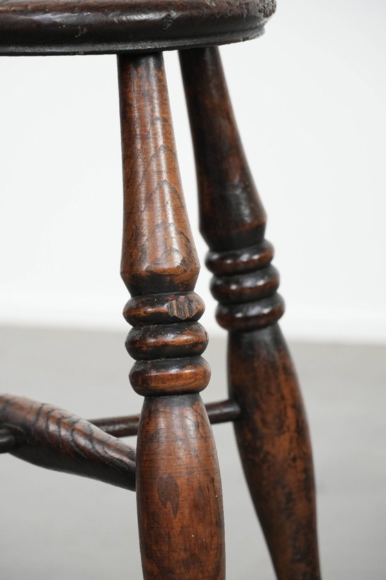 Image 1 of Antiek Engels Windsor krukje uit de 18e eeuw