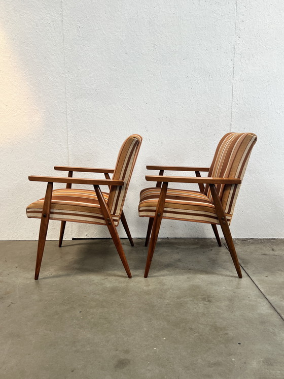 Image 1 of Deux fauteuils vintage en bois avec tissu rayé, 1970