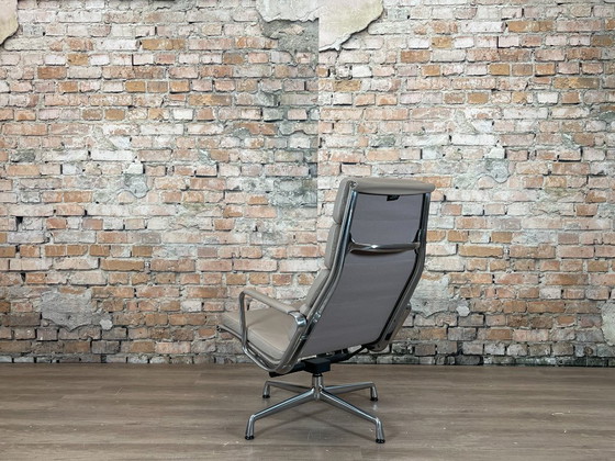 Vitra EA222 Soft Pad – Armchairs, Leather (photo 4 of 15)