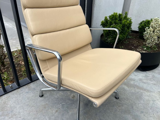 Vitra Eames EA216 Poltrona in Pelle – Poltrone, Leather (photo 4 of 12)