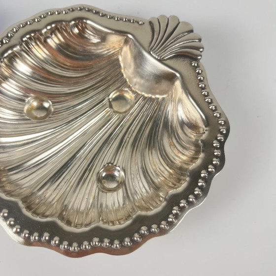 Image 1 of Trinket dish / Open butter dish in silver-colored metal with a seashell shape and blue glass insert, 1970