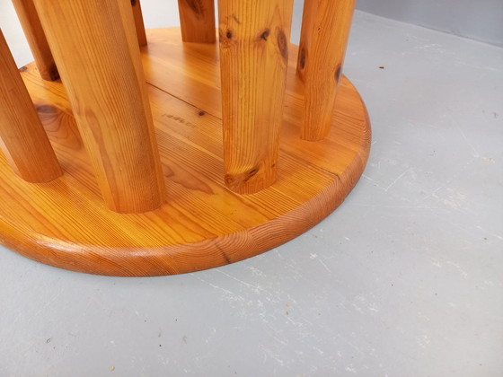 Image 1 of Table à manger ronde scandinave vintage style Rainer Daumiller en pin des années 60 70 avec rallonges