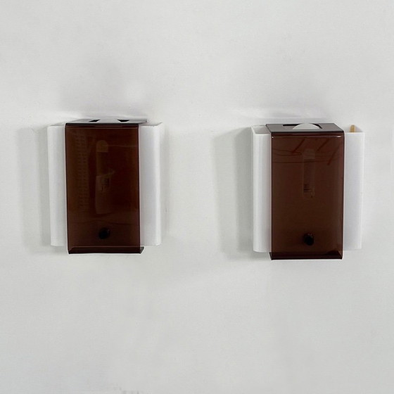 Image 1 of Ein Paar Space Age Smoke-Wandlampen aus Plexiglas, 1970er Jahre