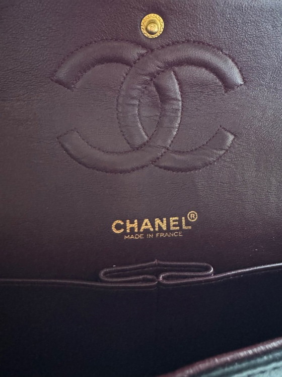 Image 1 of Chanel Medium Classic Flap Bag, 24 Karat vergoldet, schwarz
