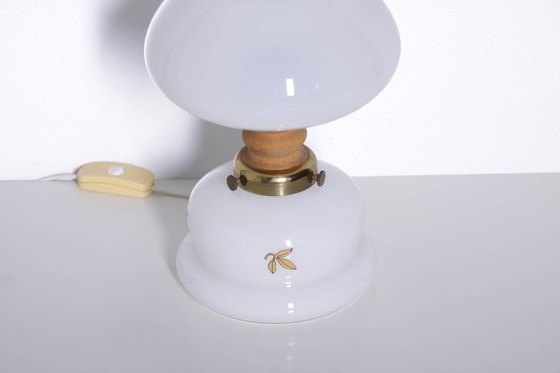 Image 1 of Petroleumlamp, glazen kap, opaalglas, retro jaren 70