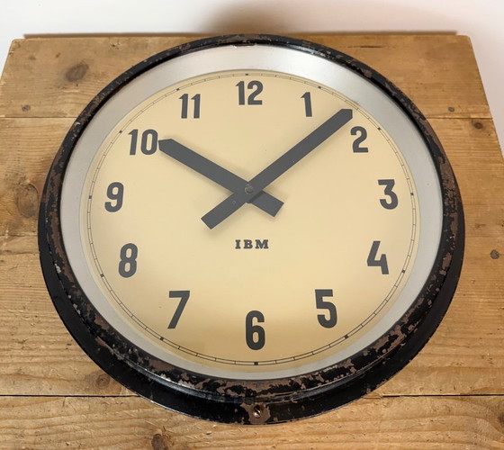 Orologio da parete industriale nero di fabbrica IBM, anni '50 – Vetro, Ferro (photo 10 of 18)