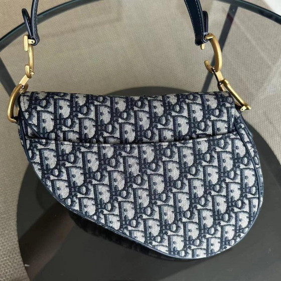 Image 1 of DIOR SADDLE MEDIUM - SCHUIN CANVAS MET GOUDEN BESLAG