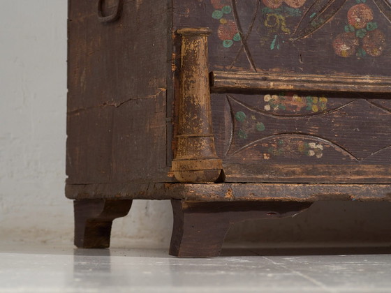 Antique bridal chest with carved vegetal decoration (c.1820) #10 – Chest of drawers (photo 14 of 40)