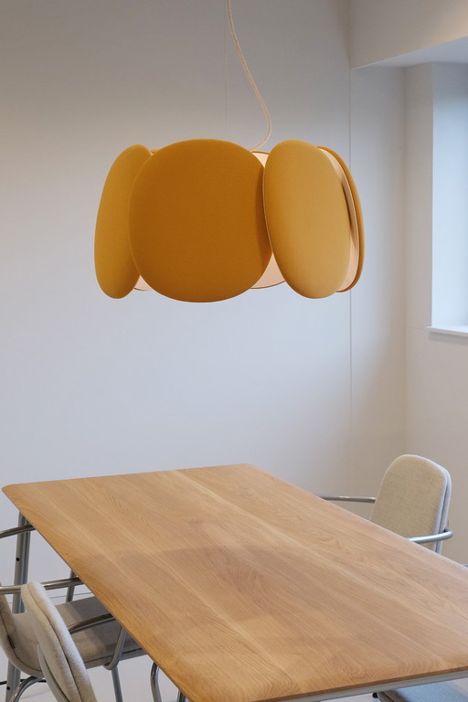 Bogaerts Blossom Lampe L mit orangefarbener Polsterung und weißem Gestell