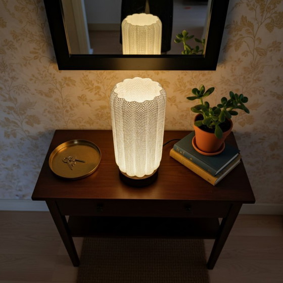 Image 1 of Lampada da tavolo dal design moderno con luce ambientale calda