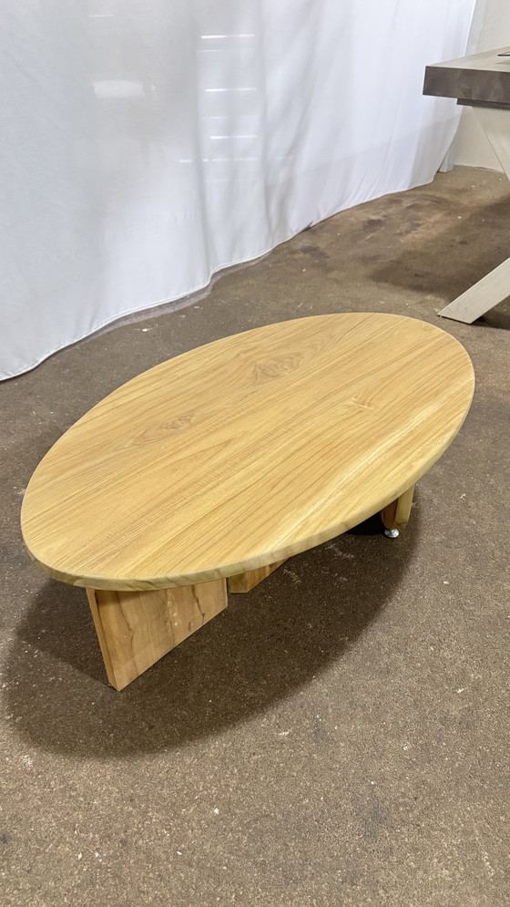 Image 1 of Mesa auxiliar de nogal