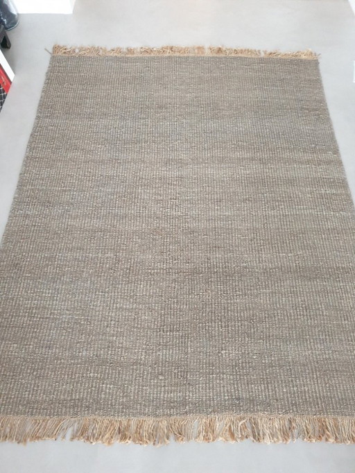 New hand-knotted jute carpet
