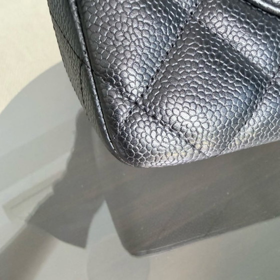 Image 1 of Chanel Classic Flap Jumbo – Caviar 30 cm, gesteppt, schwarz, silberfarbene Beschläge