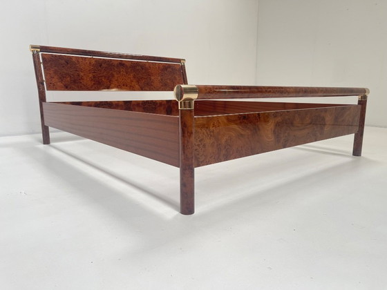 Image 1 of Cadre de lit vintage italien moderne en bois de ronce